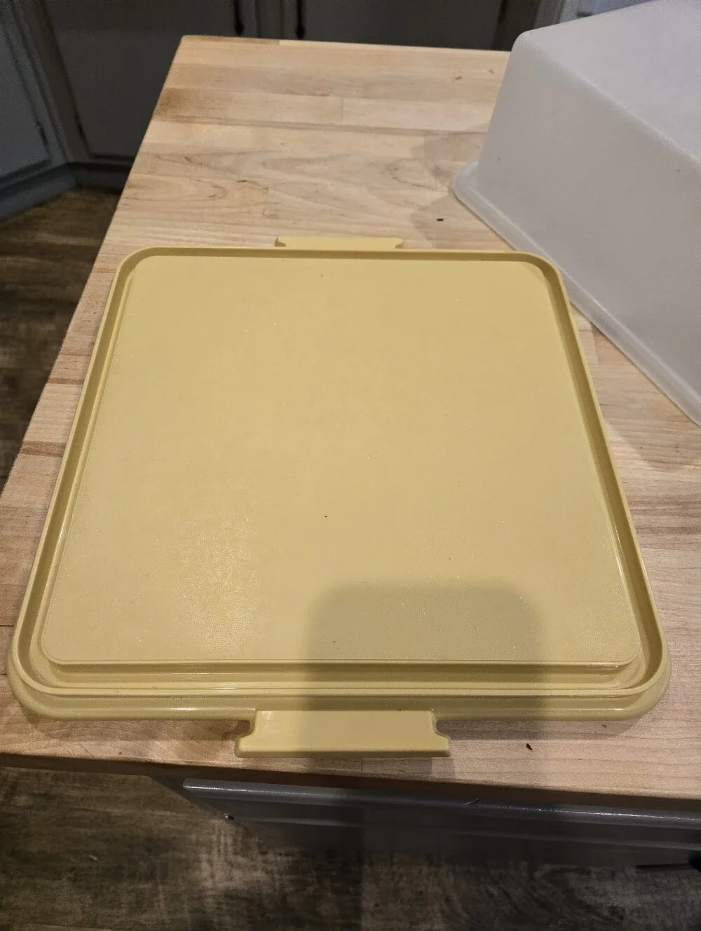 VTG Tupperware Square Cake Taker #1241-4 Sheer Lid Harvest Gold Base No Handle